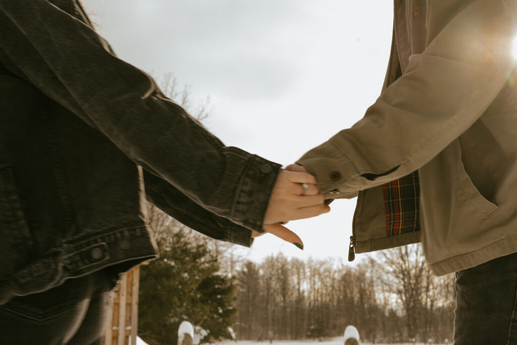 winter engagement photos 