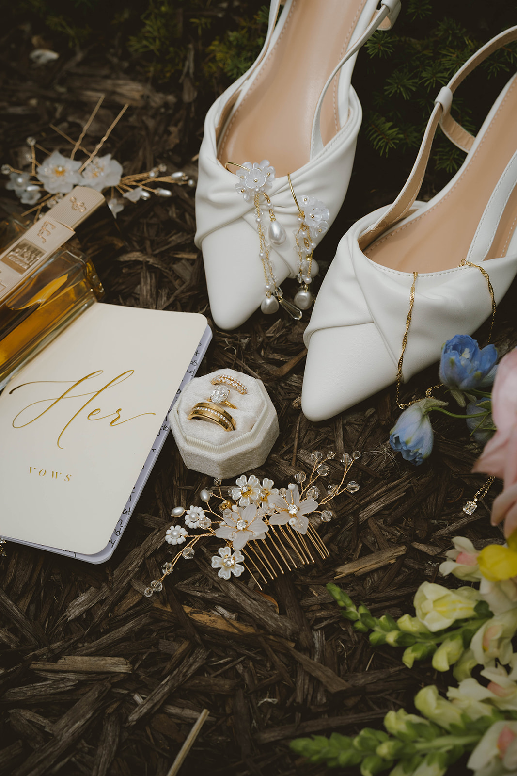 stunning details from stunning a outdoor wedding! Learn to weatherproof your outdoor wedding with this blog!
