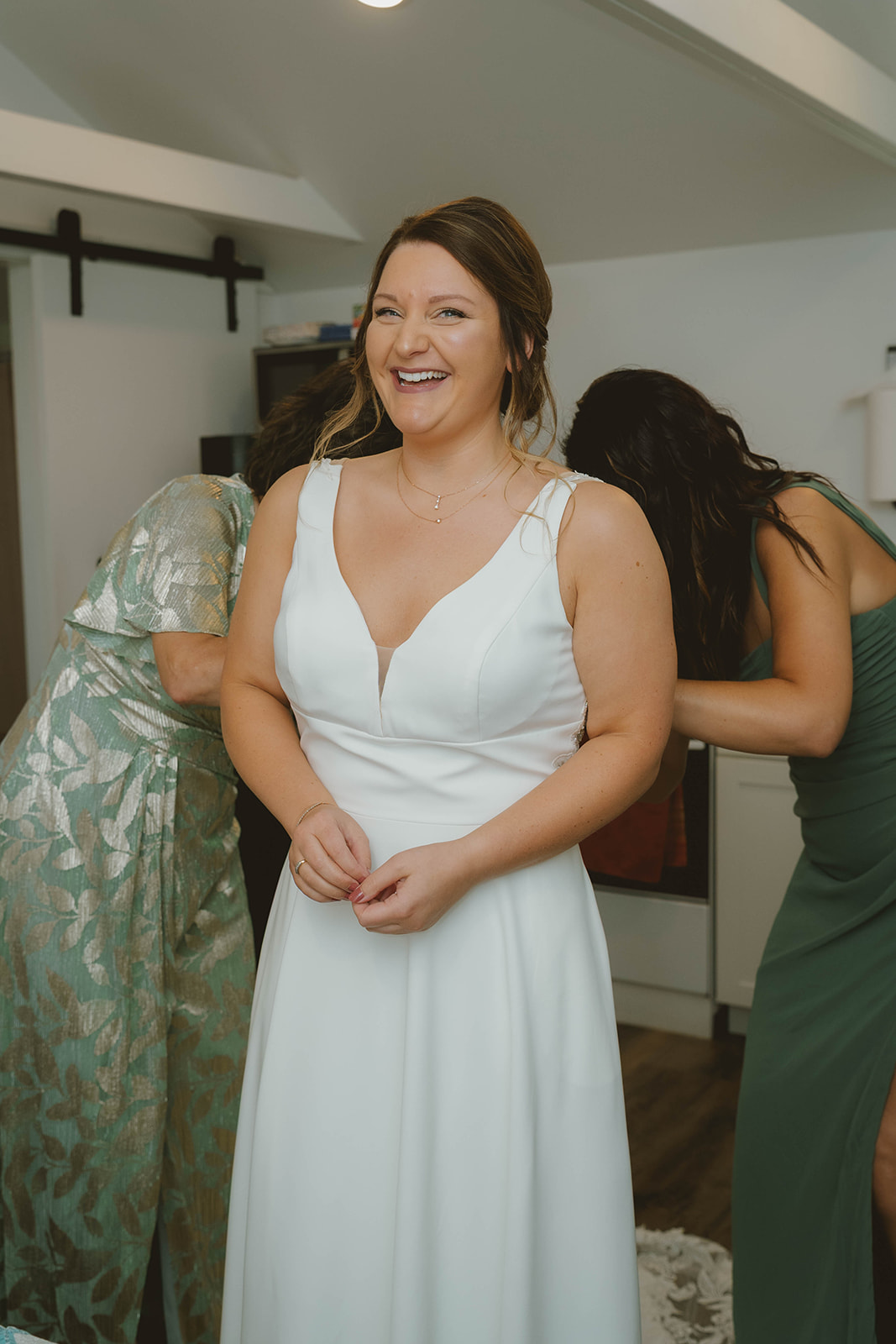 bride gets help finalizing her wedding prep